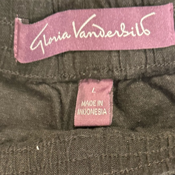 Gloria Vanderbilt Black Elastic Waist Pull-On Shorts - Picture 4 of 5